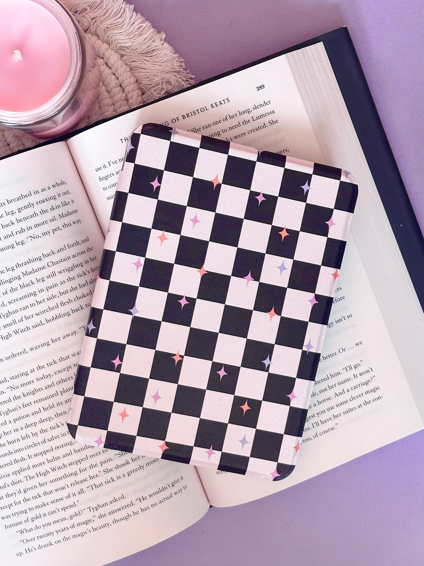 Retro Checkered Kindle Case (7" - 12th Gen. Kindle & Colorsoft)