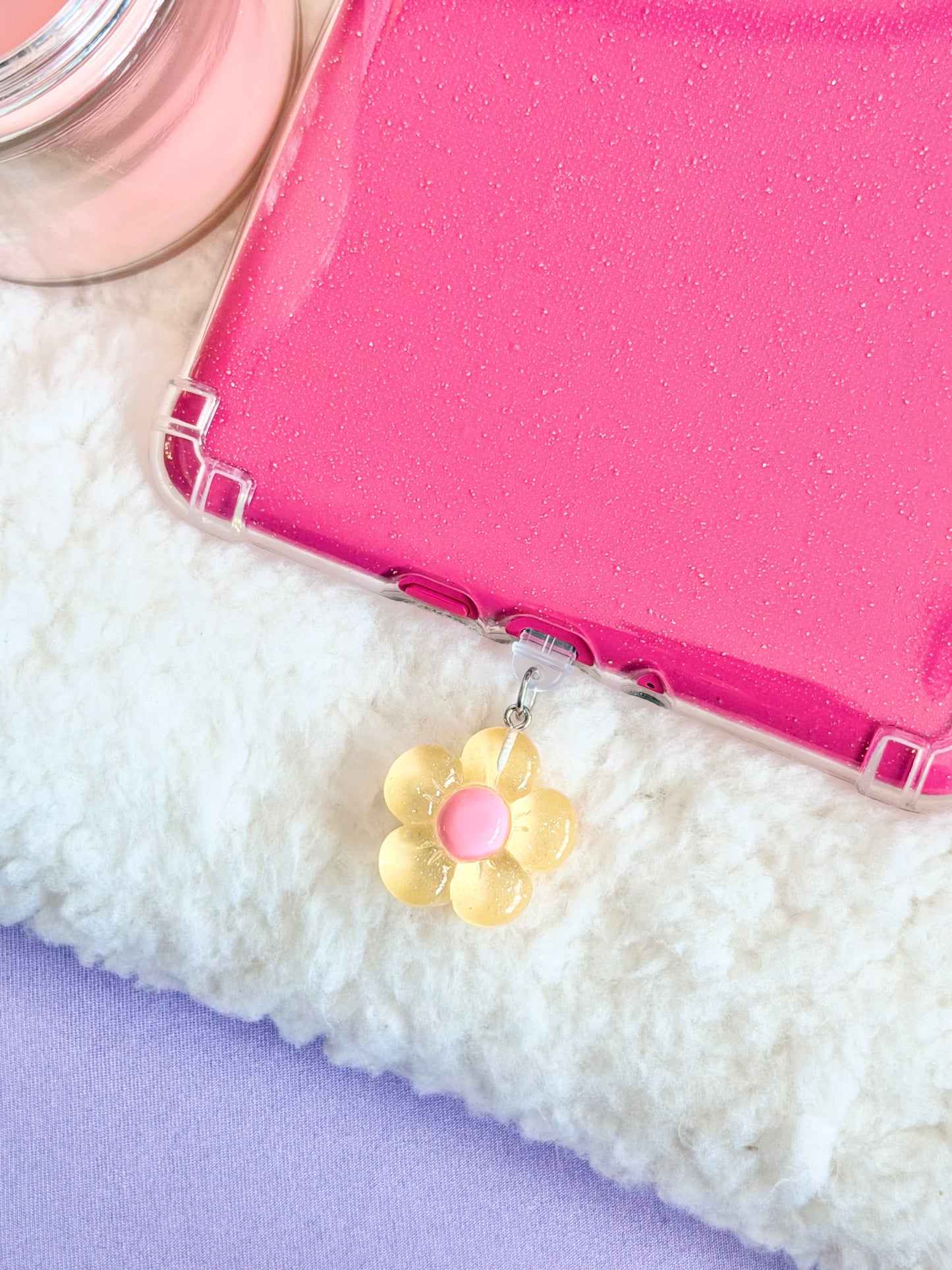 Yellow Daisy e-Reader Charm